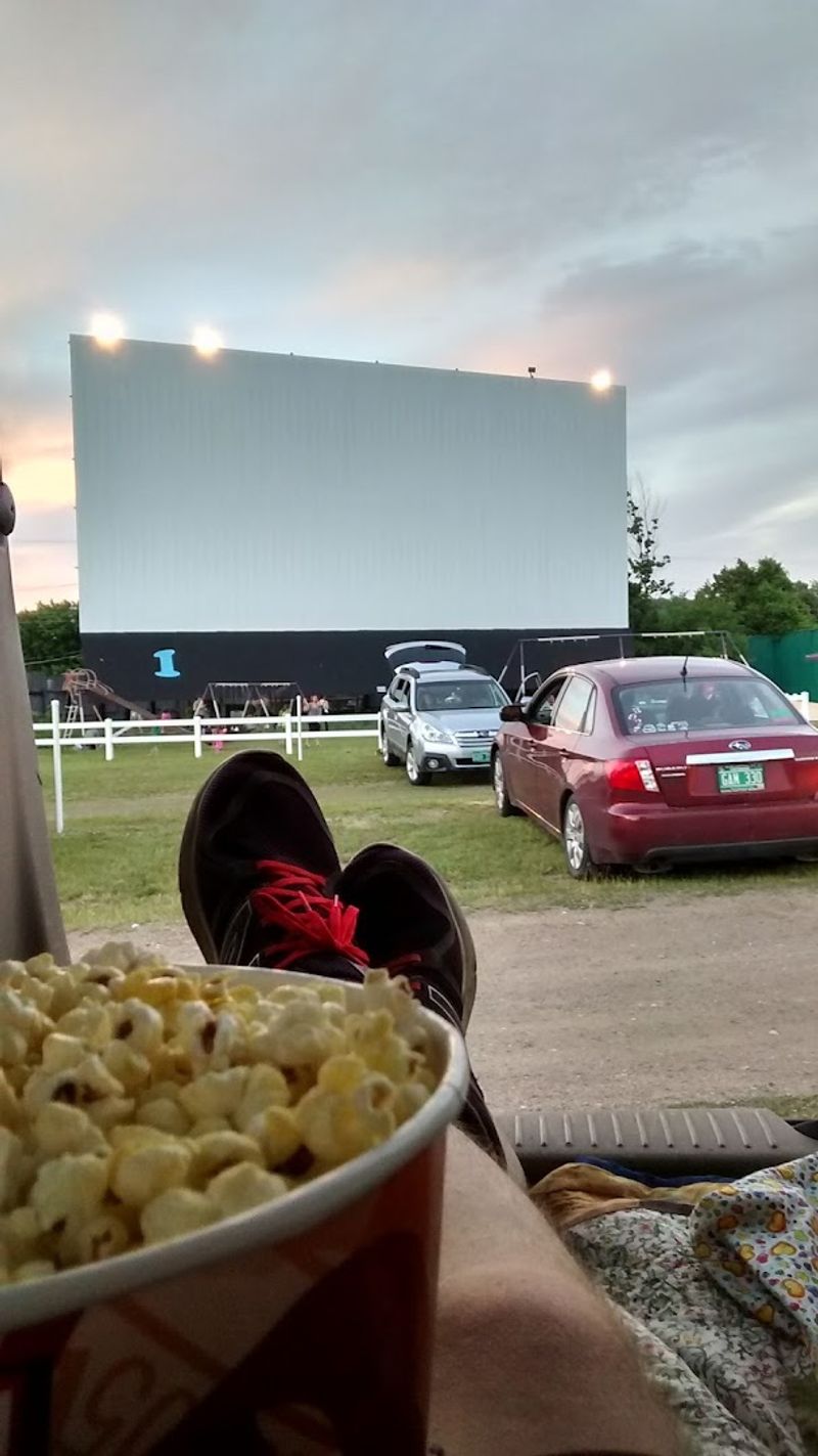 This Classic Vermont Drive-Ins Still Knows How To Draw A Crowd - Decor Hint A Family-Run Place With Character