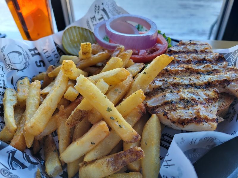 10 Minnesota Small-Town Restaurants Where The Food Is Worth The Drive - Decor Hint The Smokin Oak Rotisserie & Grill