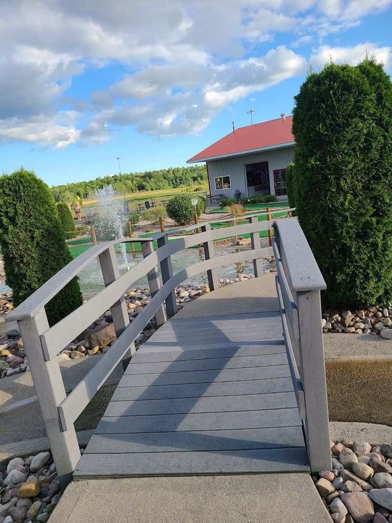 Wilderness Falls Mini-Golf Course