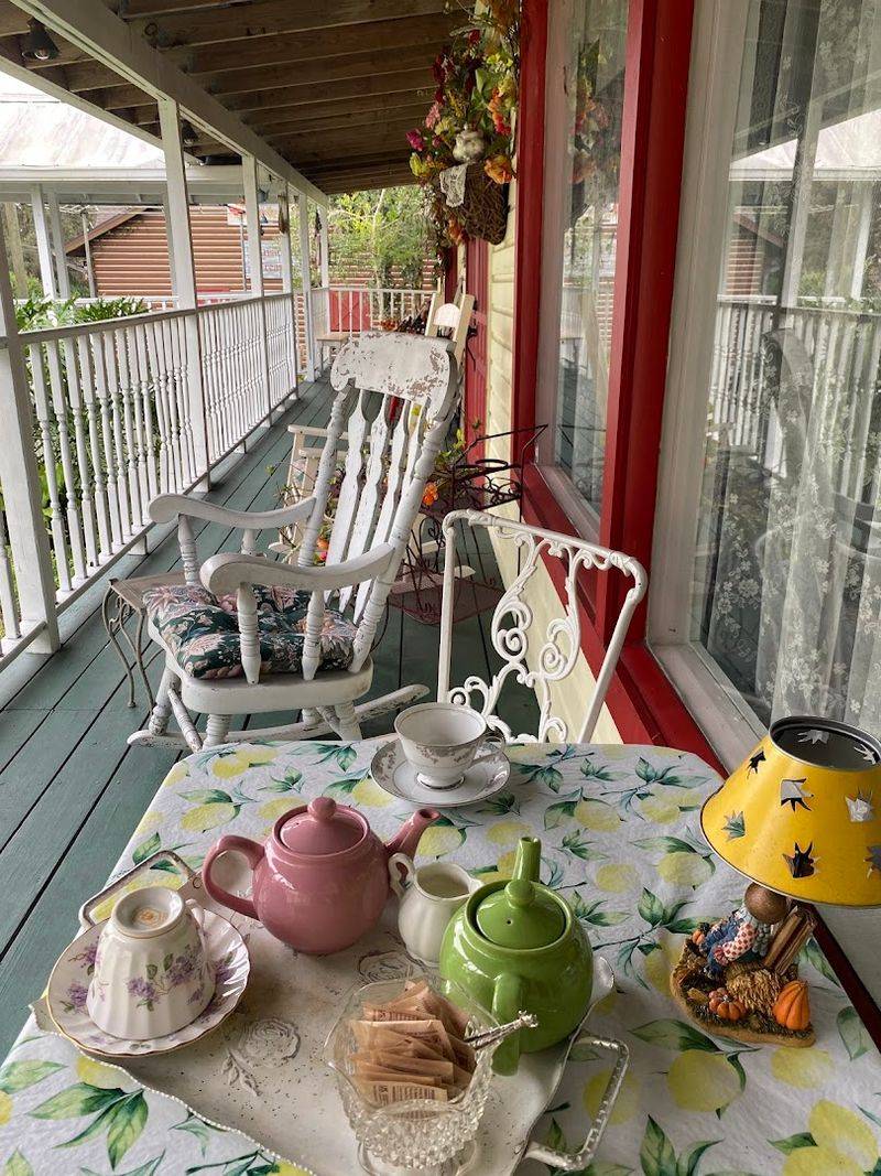 The Tilted Teacup Tea Room And Boutique, Brooksville 