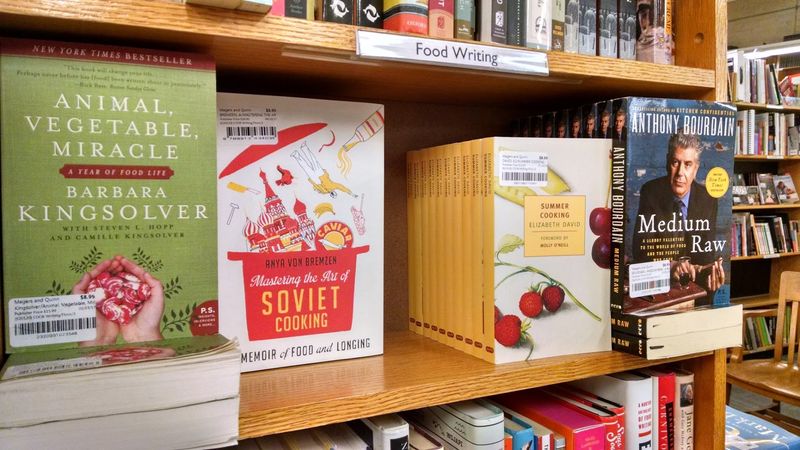 Explore Minnesota's Massive Bookstore That Feels Like A Maze - Decor Hint The Staff Picks That Make You Stop And Read