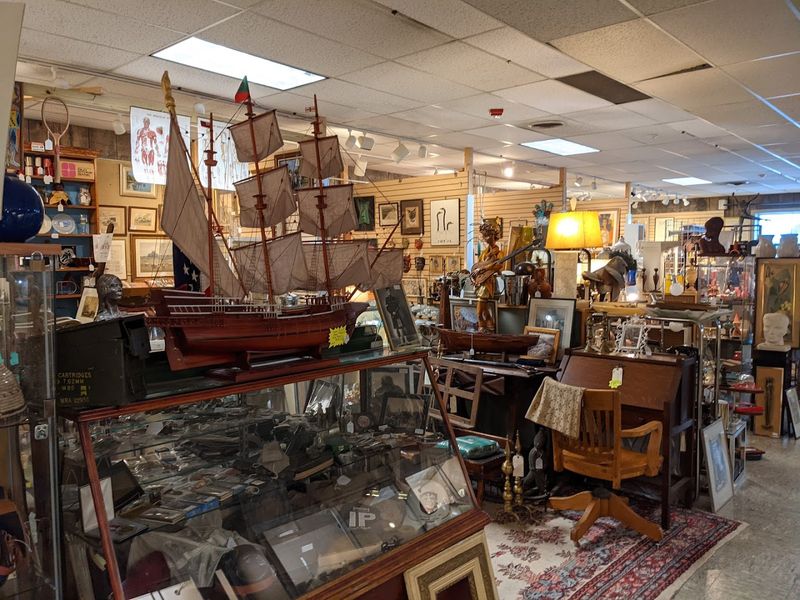9 Rhode Island Antique Shops Packed With More Than You Could Ever Expect - Decor Hint Rhode Island Antiques Mall, Pawtucket