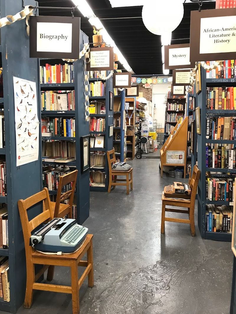 Tennessee's Most Irresistible Bookstores Are Made For Slow Browsing - Decor Hint Burke's Book Store, Memphis