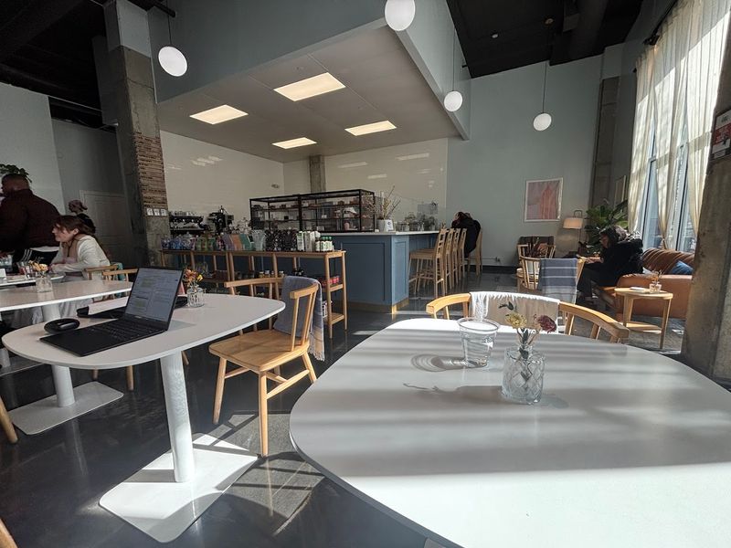 Operating Hours That Reward Early Birds And Weekend Visitors