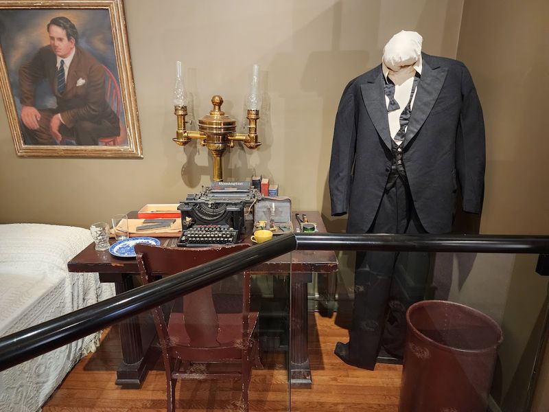 Visit This North Carolina Historic Site Where A Famous Writer's Asheville Story Comes To Life - Decor Hint Thomas Wolfe Turned The Boardinghouse Into Literary Legend