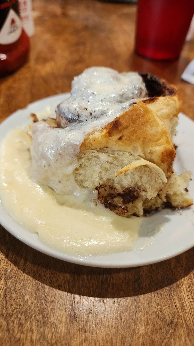 This Charming Cafe In Nebraska Has Biscuits And Gravy Worth Waking Up For - Decor Hint The Biscuits And Gravy That Started It All