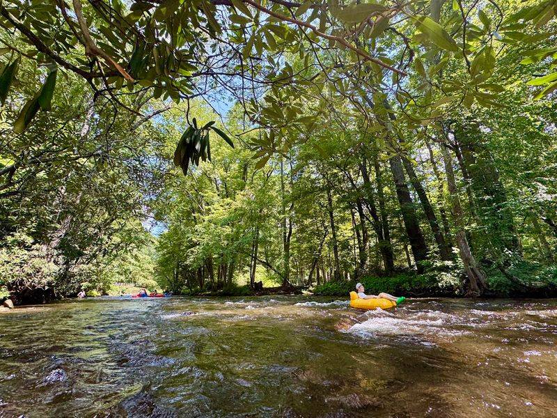 A Deep Creek Tubing Trip Makes A Hot Summer Day In North Carolina Feel Instantly Better - Decor Hint Cold Smoky Mountain Water Does Not Mess Around