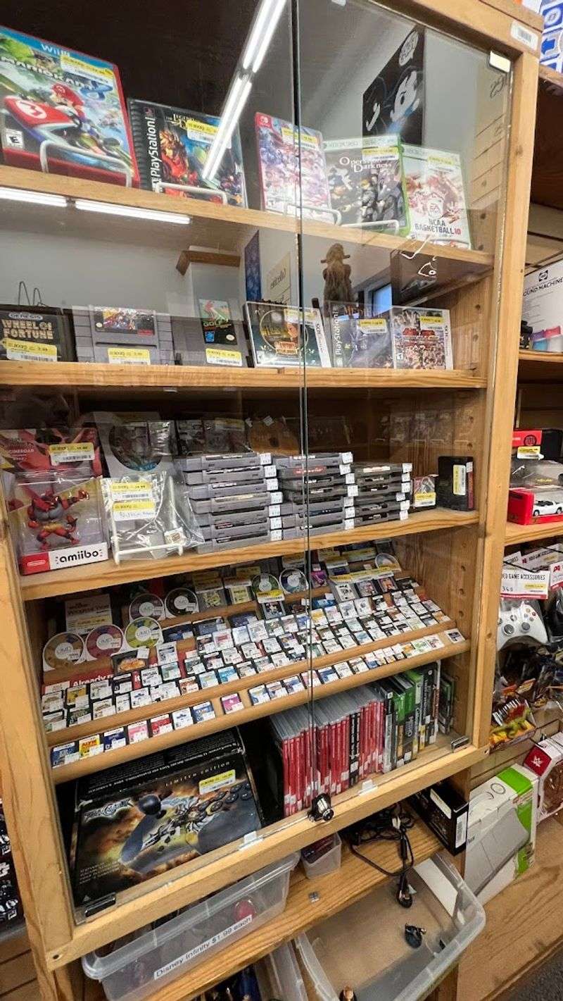 This Huge Kentucky Book Store Offers Thousands Of Titles At Unbelievably Low Prices - Decor Hint Comics, Puzzles, And Board Games For Every Type Of Fan