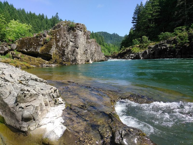 These 9 Oregon Swimming Holes Are So Beautiful Locals Will Lie About Where They Are - Decor Hint North Umpqua River Narrows, Near Glide