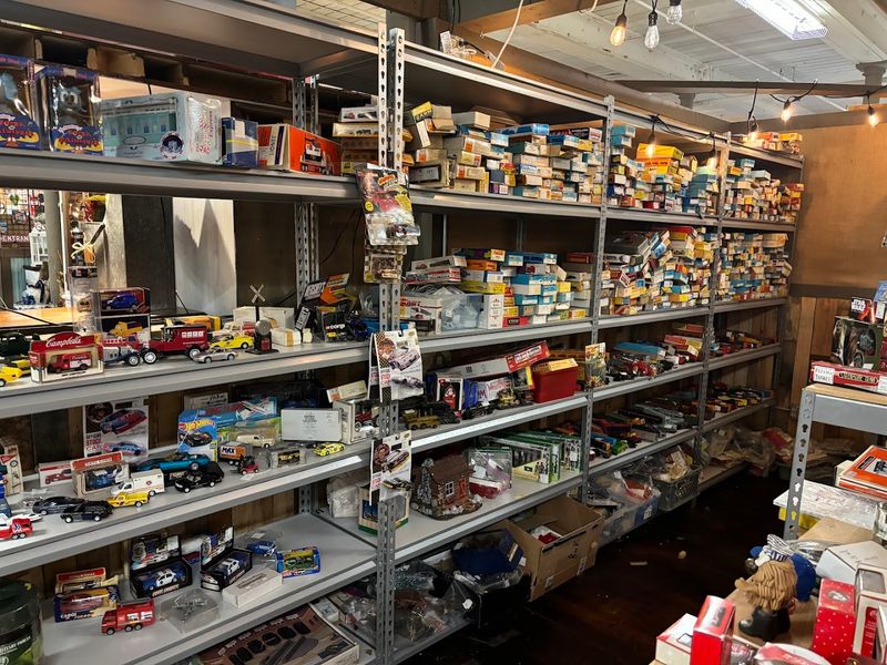 This Georgia Antique Store Is Shaping Up To Be The 2026 Destination Everyone Talks About - Decor Hint Vintage Clothing And Thrifted Tees That Actually Deliver