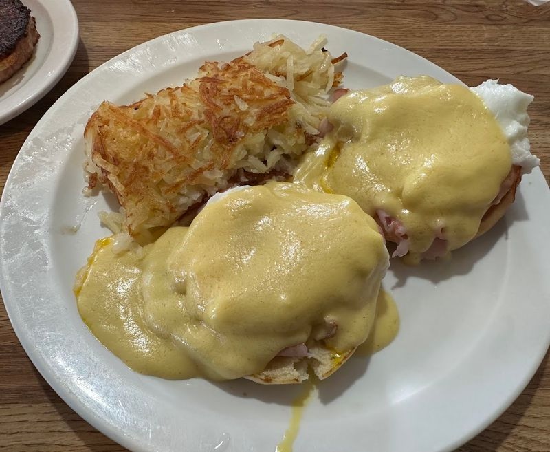 People Drive From Across Georgia For The Outrageously Delicious Breakfast At This Down-Home Restaurant - Decor Hint Housemade Pies Worth Saving Room For