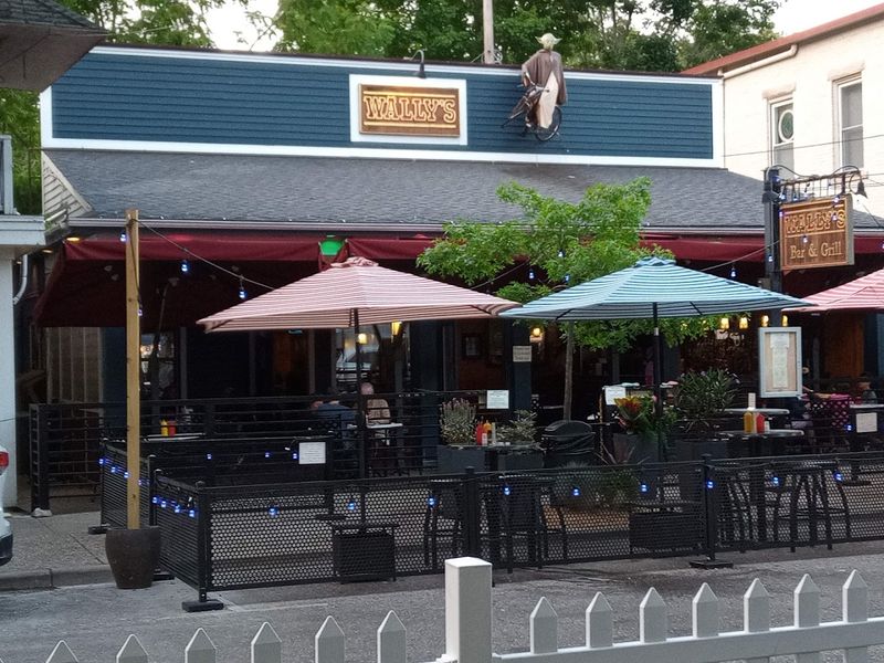 This Scenic Michigan Lake Town Is Capturing Hearts Across America - Decor Hint Local Food Worth Seeking Out