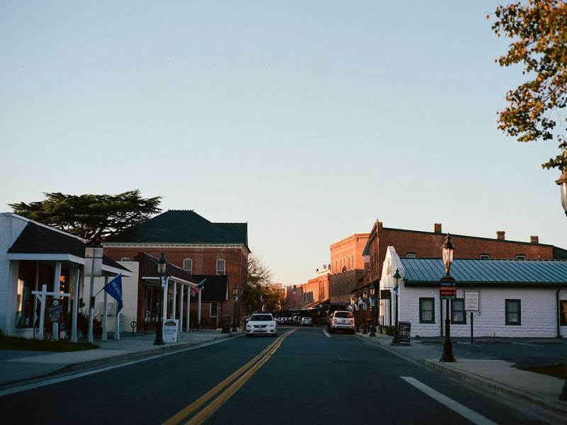 Pack Light For A Low-Key Getaway In These 10 Calm Maryland Towns - Decor Hint Berlin