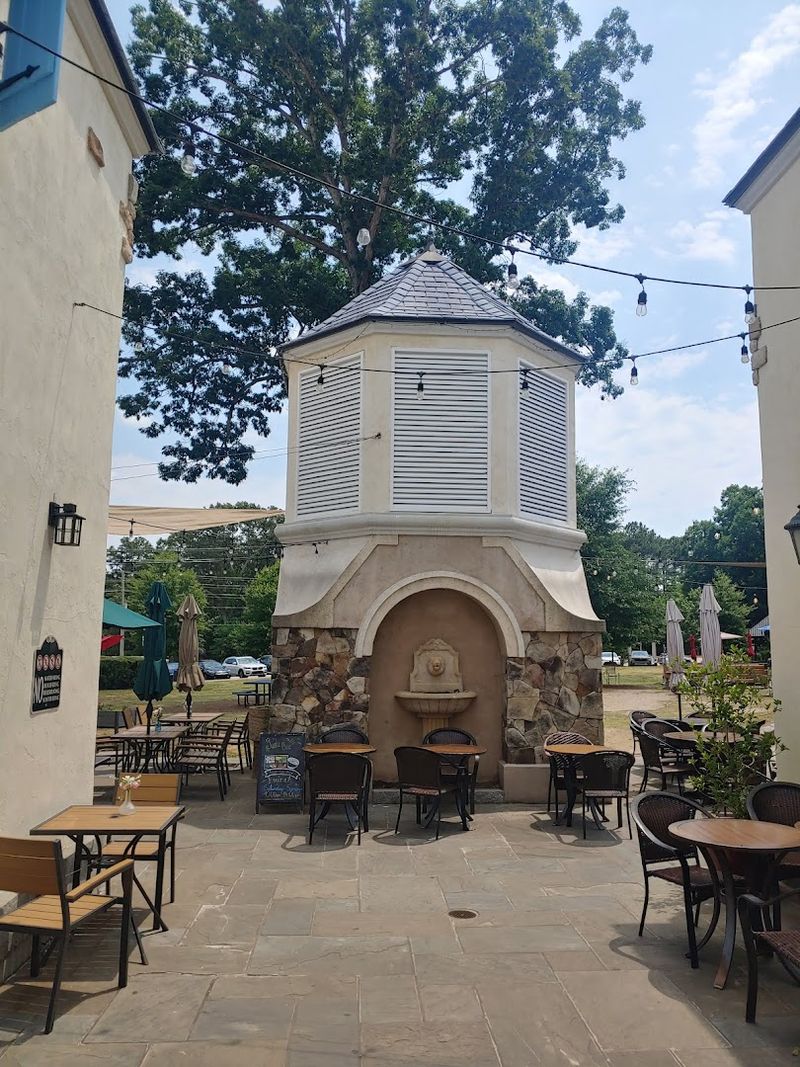 Let The European-Style Courtyard Set The Mood