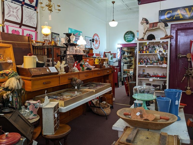 Paul's Antiques & Collectibles