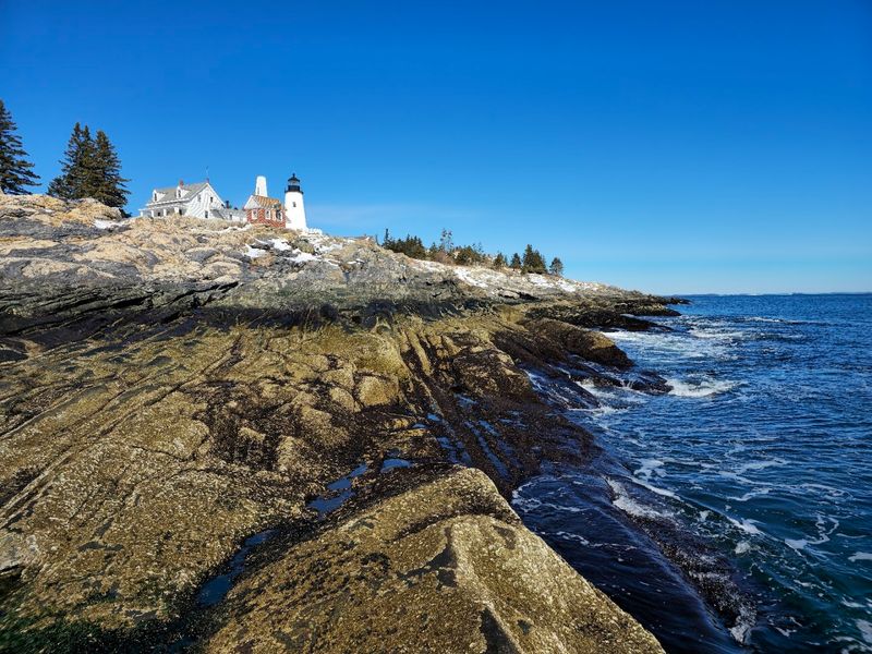 9 Maine Attractions Worth Adding To Your Summer Plans - Decor Hint Pemaquid Point Lighthouse Park