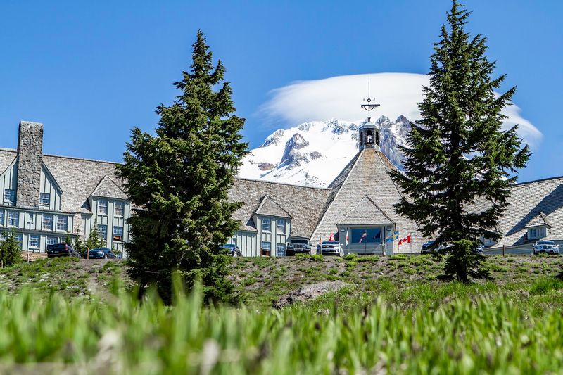11 Oregon Mountain Views That Feel Almost Too Beautiful To Be Real - Decor Hint Timberline Lodge Viewpoint