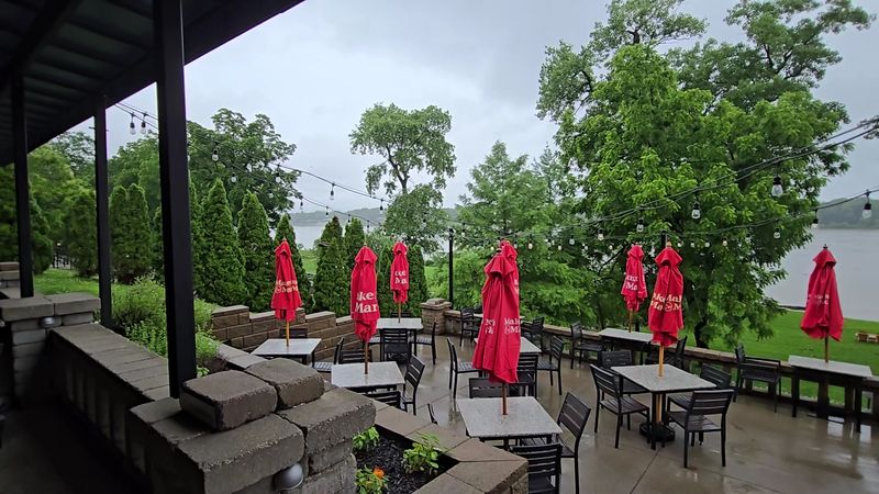 River House Restaurant And Raw Bar