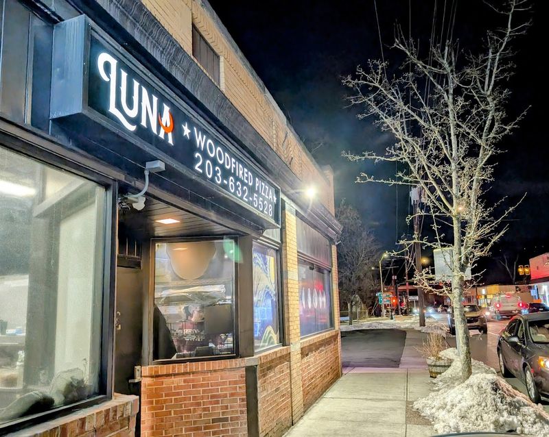 Luna Woodfired Pizza, Naugatuck
