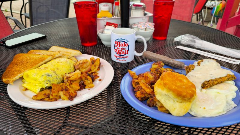 People Drive From Across Georgia For The Outrageously Delicious Breakfast At This Down-Home Restaurant - Decor Hint A Breakfast Menu That Has Been Earning Fans Since 1931
