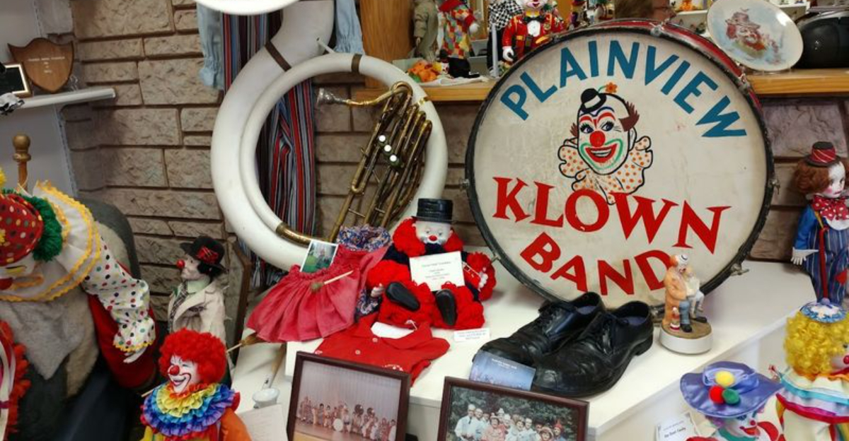 People Drive From All Over Nebraska To Explore This Wonderfully Quirky Museum - Decor Hint