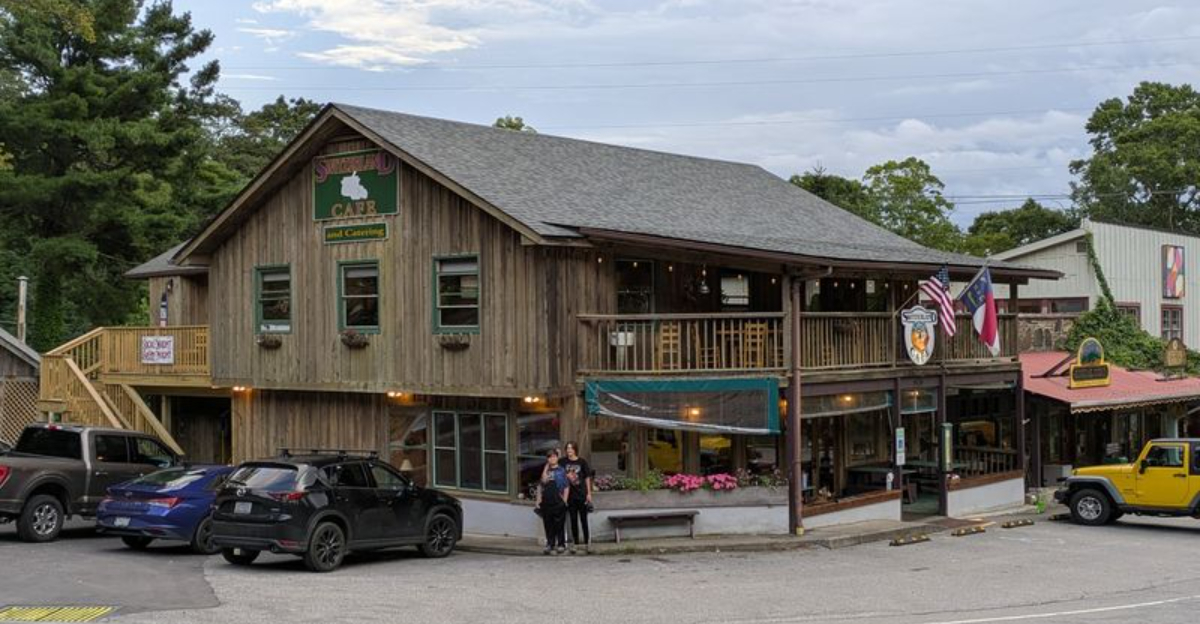 People Drive From All Over North Carolina To Eat At This Iconic Highway 226A Cafe - Decor Hint