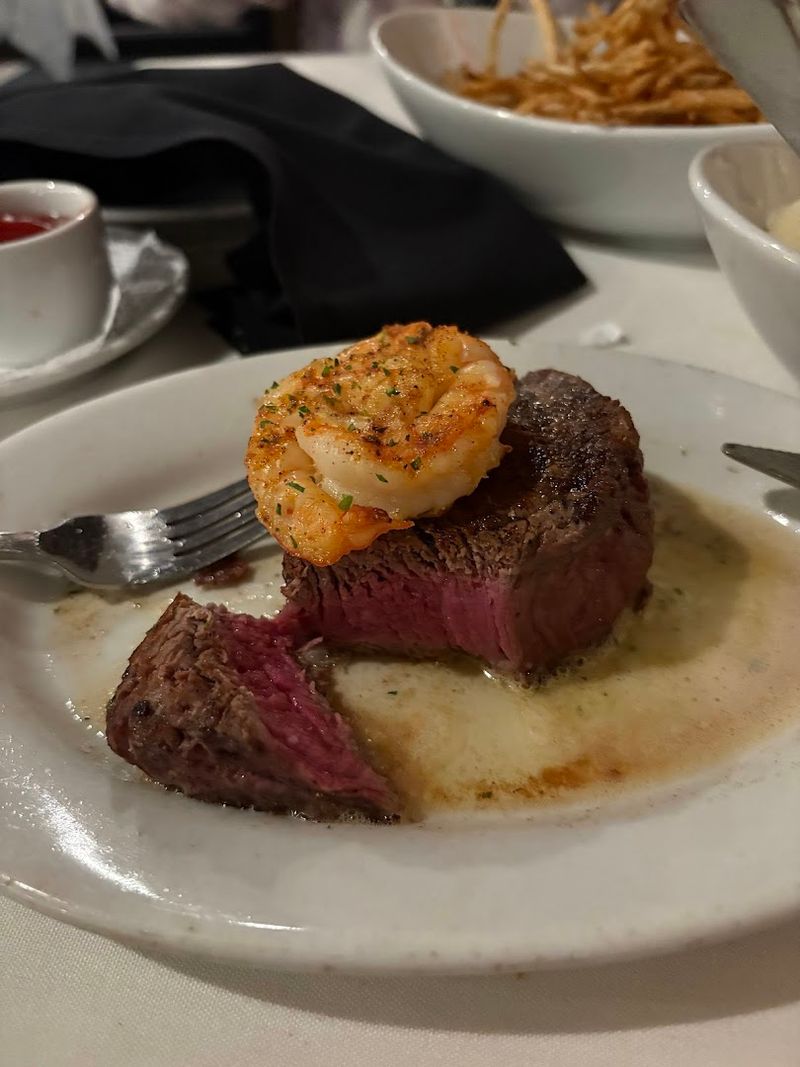 This Connecticut Steakhouse Packs Massive Flavor Into Every Single Steak - Decor Hint Why Newington Is Home To This Treasure