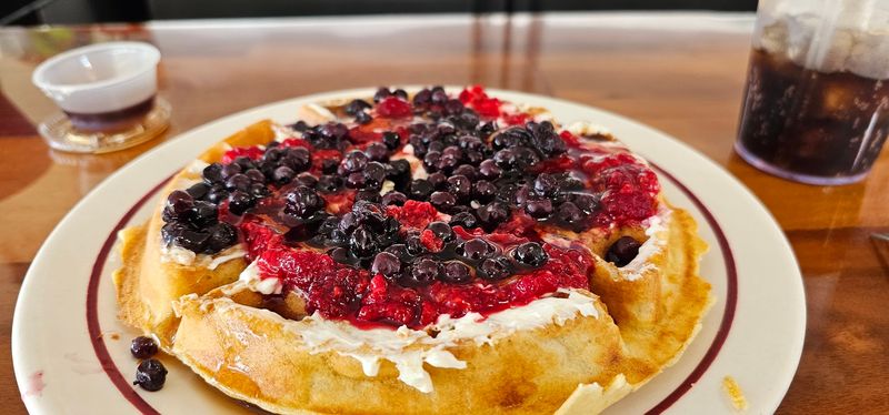 These 10 New Hampshire Diners Are Loved For Homemade Pies - Decor Hint Lindy's Diner, Keene