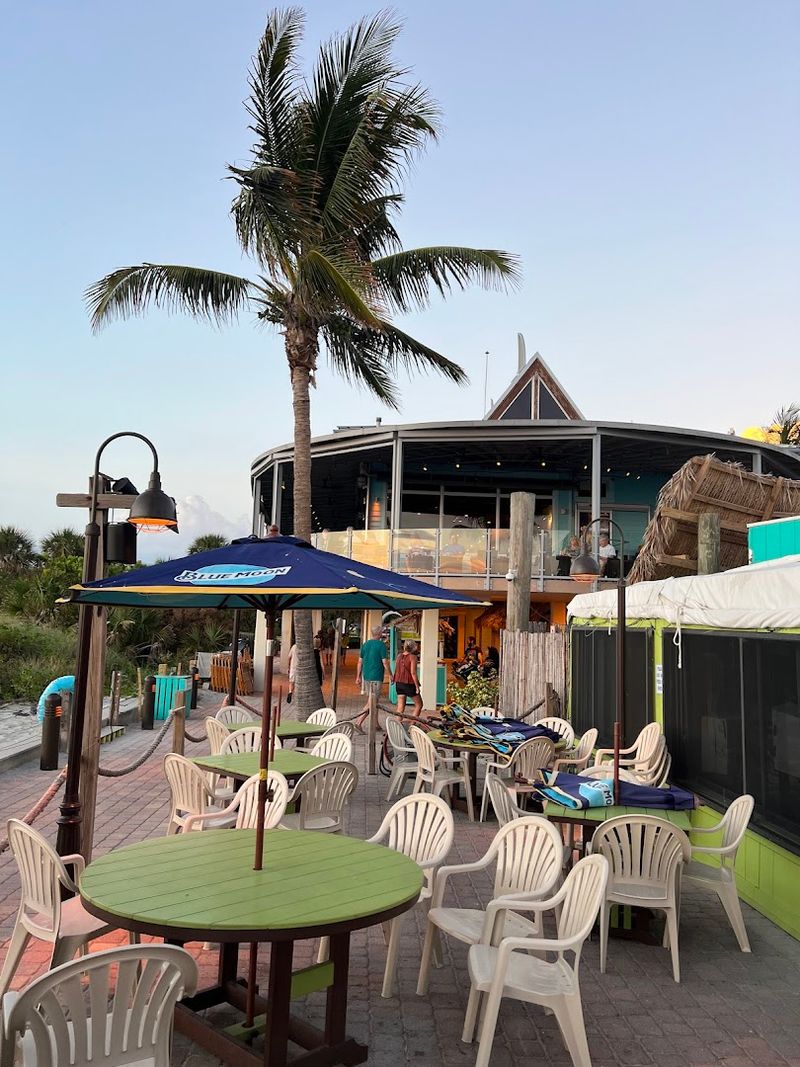 10 Florida Beachfront Restaurants With Ocean Views That Stay Affordable - Decor Hint Sharky's On The Pier, Venice