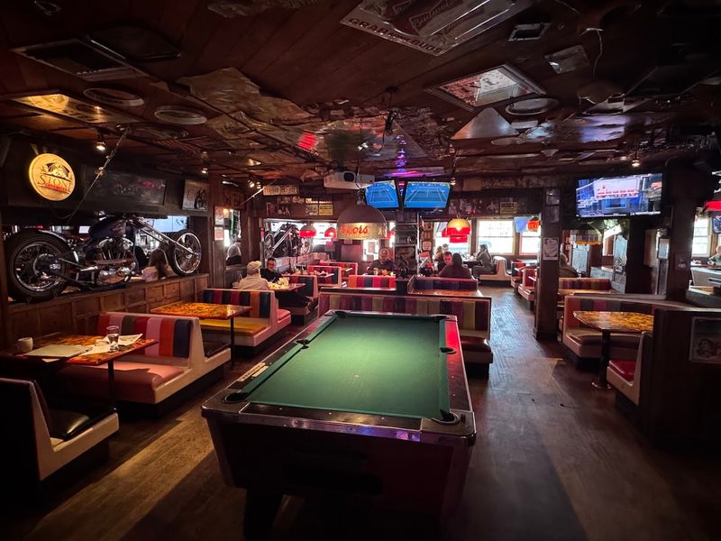 10 California Food Spots Where Chili Built The Reputation - Decor Hint Barney's Beanery, West Hollywood