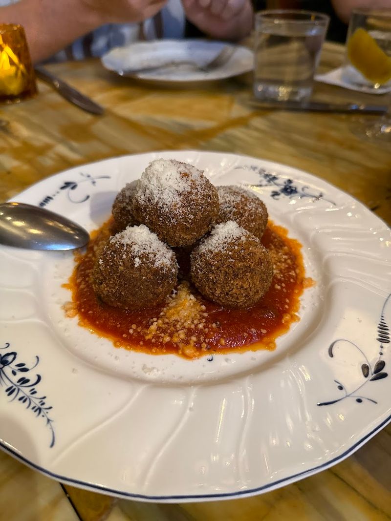This California Italian Restaurant Brings Roman Pasta Energy Straight To Los Angeles - Decor Hint Starters Make The First Round Count