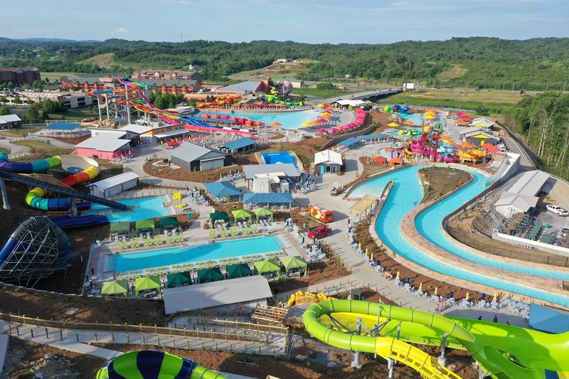 This Huge Tennessee Waterpark Is A Summer Dream Come True - Decor Hint Why It Belongs On Your Summer List