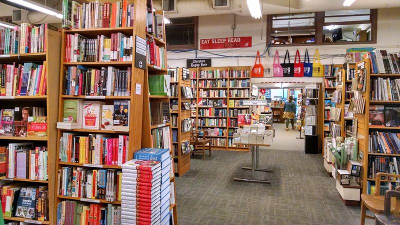 Explore Minnesota's Massive Bookstore That Feels Like A Maze - Decor Hint Nonfiction That Covers More Ground Than You Expect
