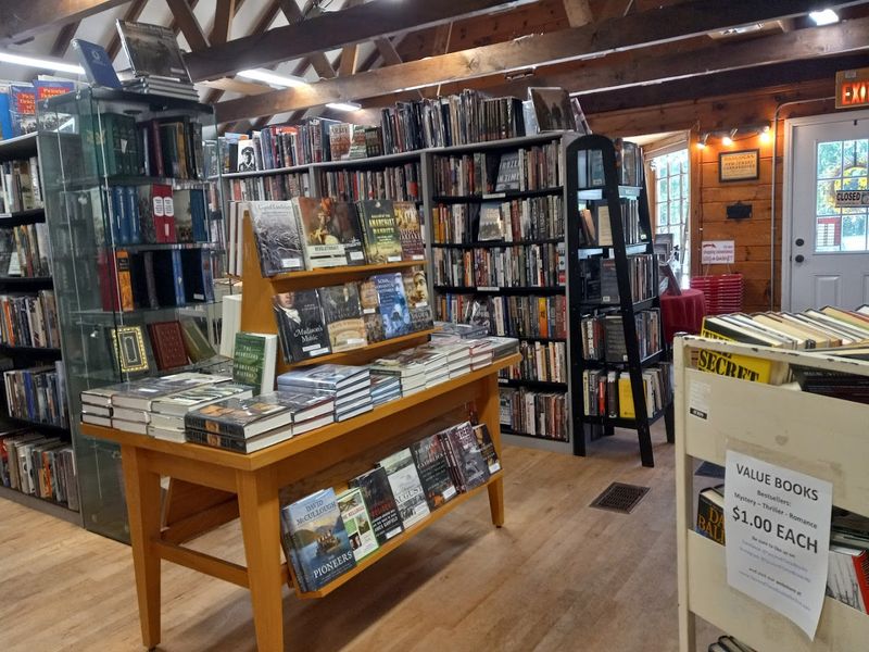 People Travel Across New Jersey To Browse The 50,000 Used Books At This Remarkable Bookstore - Decor Hint History Buffs Have Found Their Happy Place Here