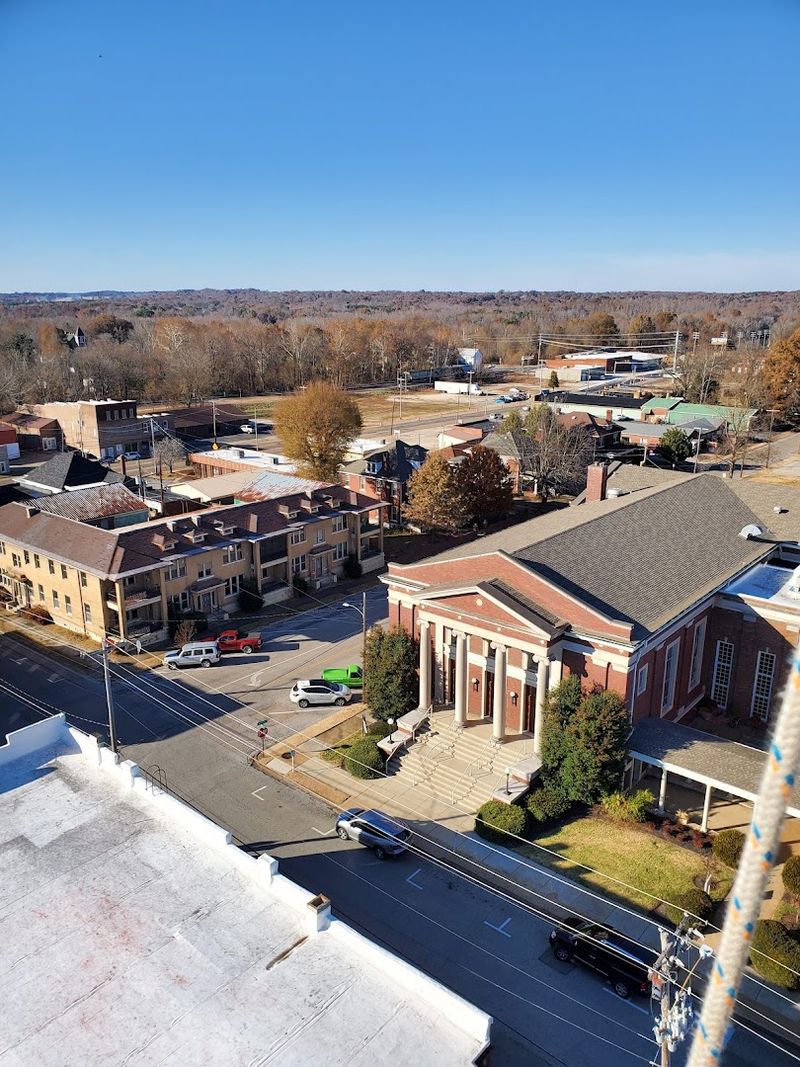 These 11 Peaceful Tennessee Towns Feel Like Simpler Times - Decor Hint Paris, Henry County