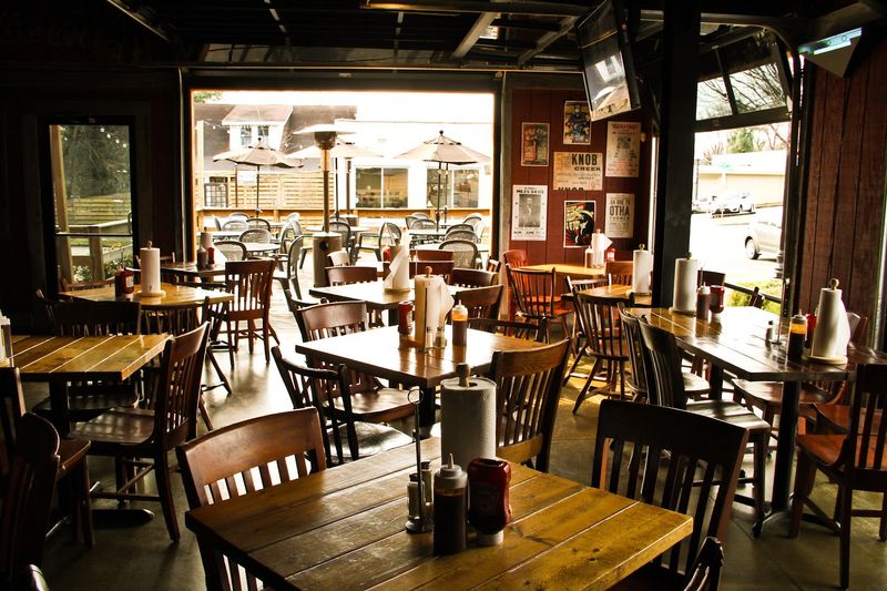 The Atmosphere Inside Edley's