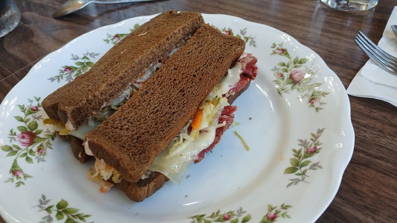 This Tiny Idaho Restaurant Is Worth The Drive For A Meal You Won't Forget - Decor Hint The American Diner Side Delivers