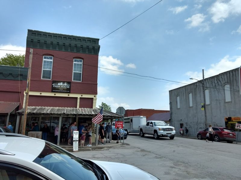 This Charming Amish Town In Missouri Feels Like A Step Back In Time - Decor Hint Antique Finds And Main Street Charm