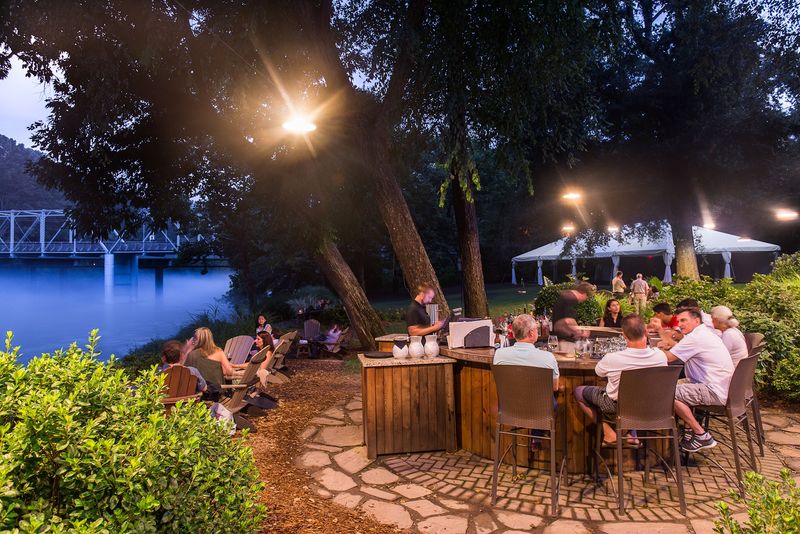 The 15 Georgia Waterfront Restaurants That Quietly Offer The State's Best Dining Experience - Decor Hint Canoe