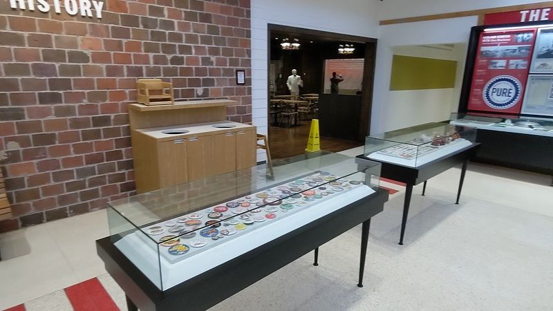 The Legendary Corbin, Kentucky Eatery That’s Been Serving The Same Secret 11-Herb Recipe Since 1952 - Decor Hint Colonel Sanders' Replica Motel Room On Display