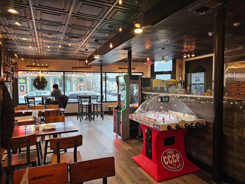 These 9 Rhode Island Restaurants Have Been Winning Over Pizza Lovers For Years - Decor Hint Jeffs Pizza, East Providence