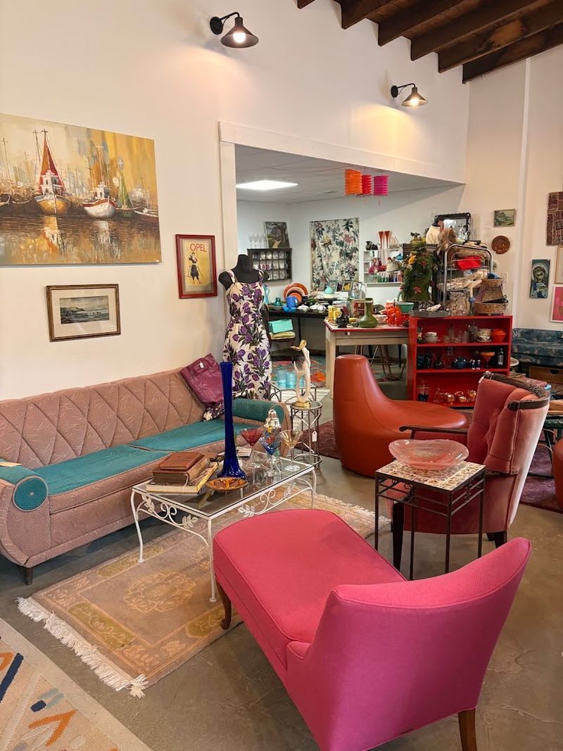10 Lesser-Known Connecticut Thrift Shops Filled With Vintage Treasures - Decor Hint The Mason Jar Vintage And Thrift, Hamden