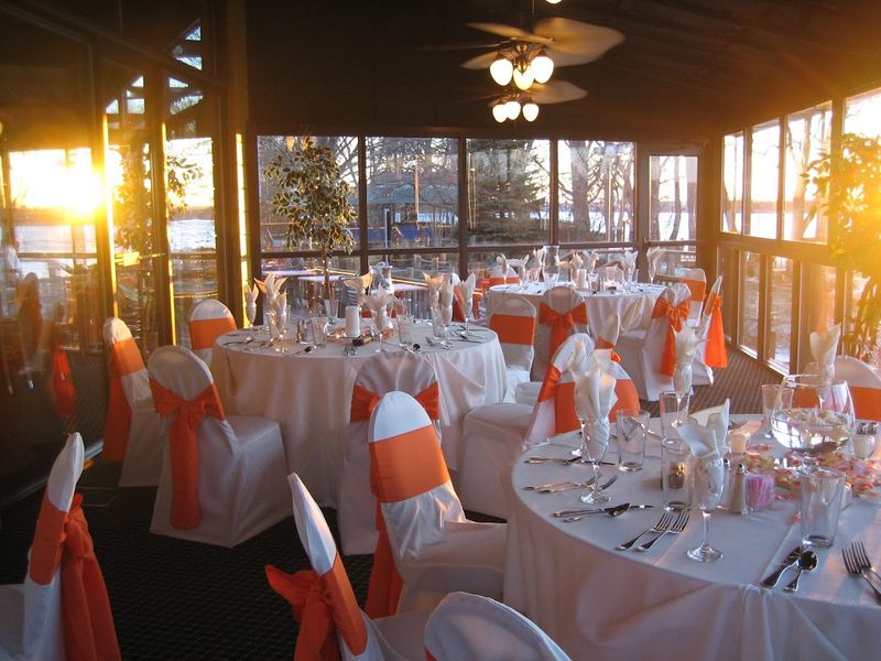 Captain's Quarters Riverside Grille