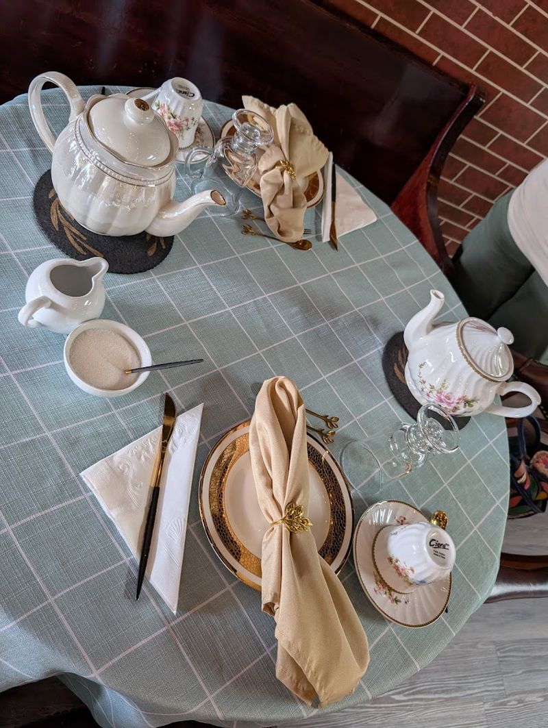 12 Places In Kentucky That Still Serve Tea And Scones The Way You Remember - Decor Hint Golden Leaves