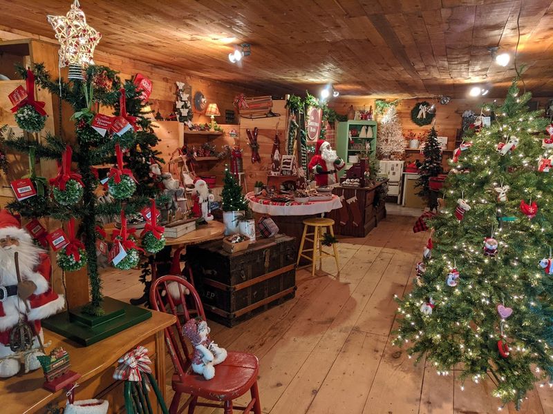 This Charming Christmas Barn In Connecticut Is As Magical As It Sounds Even Beyond The Holiday Season - Decor Hint A Cheerful Shop For Slow Browsing