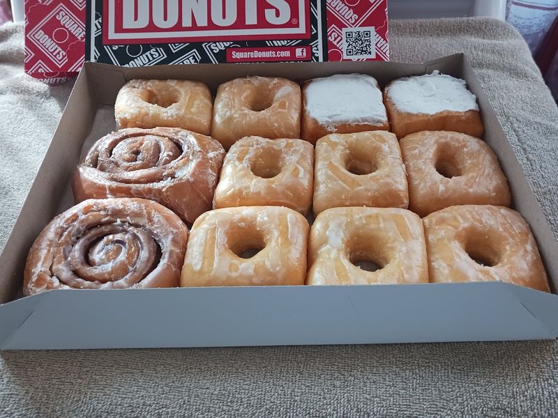 14 Indiana Bakeries That Locals Keep Recommending Again And Again - Decor Hint Square Donuts