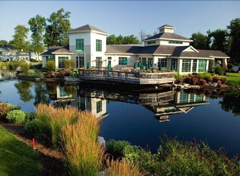 Relaxing Weekend Getaways In Indiana That Deserve A Spot On Your Travel List - Decor Hint Swan Lake Resort
