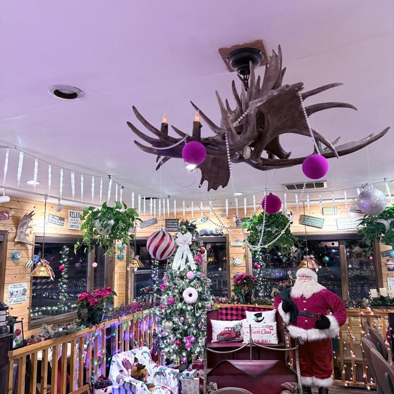 This Unassuming Alaska Eatery Keeps Winning People Over One Plate At A Time - Decor Hint The Atmosphere Does Real Work