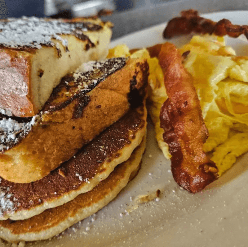 This Unassuming Florida Diner Is Known For Its Outstanding Biscuits And Gravy - Decor Hint Pancakes And French Toast Worth The Hype
