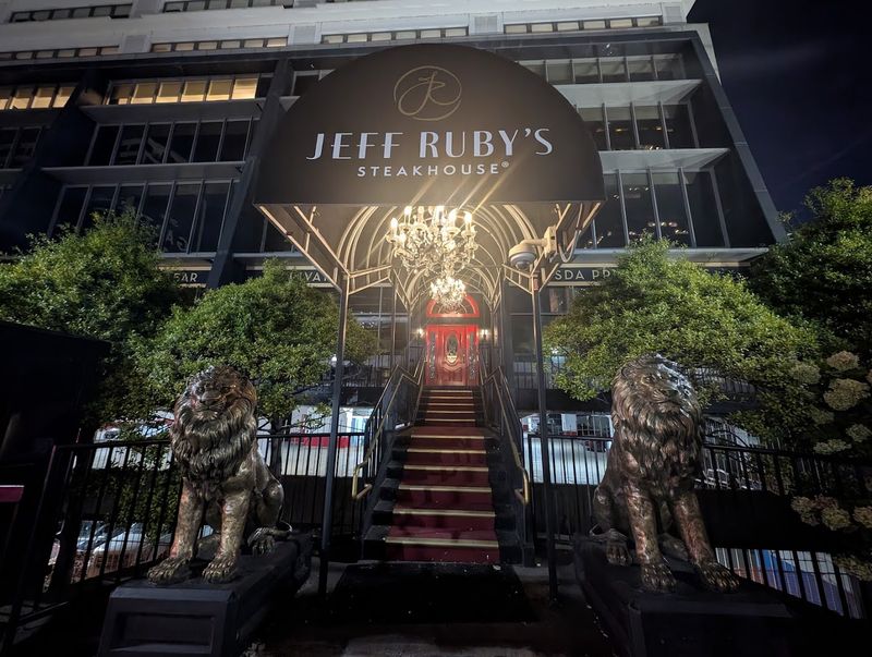 This Kentucky Restaurant Proves The State's Steakhouse Scene Is Absolutely Unbeatable - Decor Hint A Butter Cake Dessert Worth Saving Room For